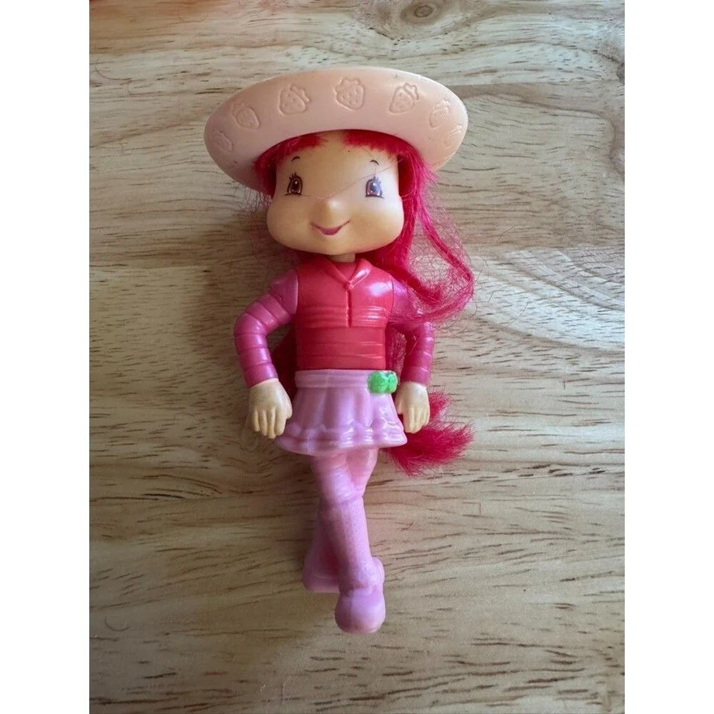 early-2000s Strawberry Shortcake figure lot of 4 figures plus two accessories